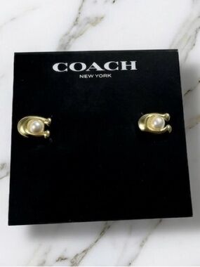 COACH Imitation Pearl Signature C Stud Earrings